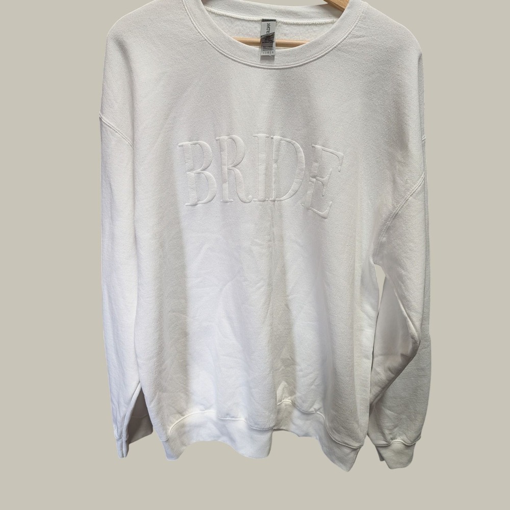 Gildan Sweatshirt Women L White Excellent Bride Puff Print Pullover